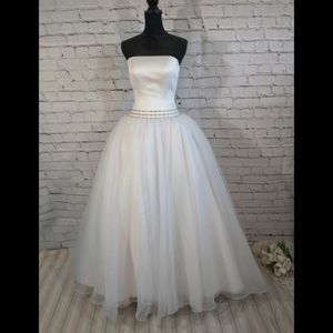 David's Bridal Oleg ball gown white wedding dress